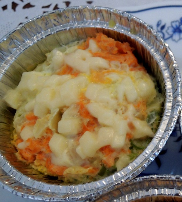 Cemilan kesukaan Bastian. Sekali makan bisa habis 1/2 cup! ^_^