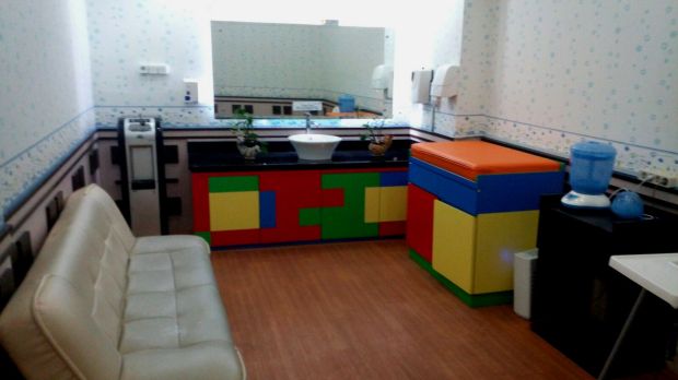 Nursing room di salah satu bandara. Cukup memadai :)